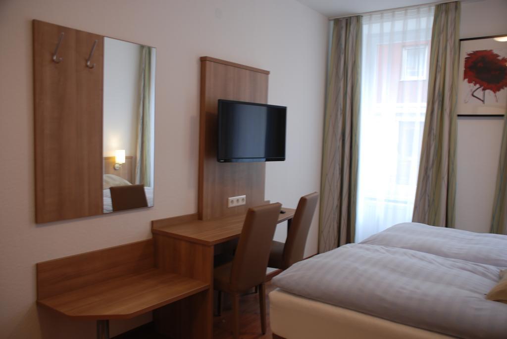 Hotel Rest Inn Bretten Esterno foto